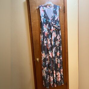 Sweet Lovely by Jen. Gray Pink Floral Maxi Dress Size 1x Long Sleeveless V-Neck.
